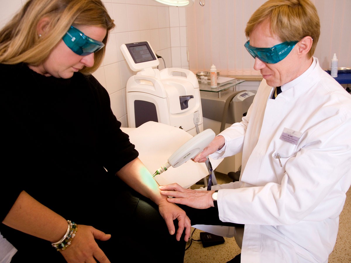 Pigmentflecken entfernen LaserBehandlung  Hautarztzentrum Kiel